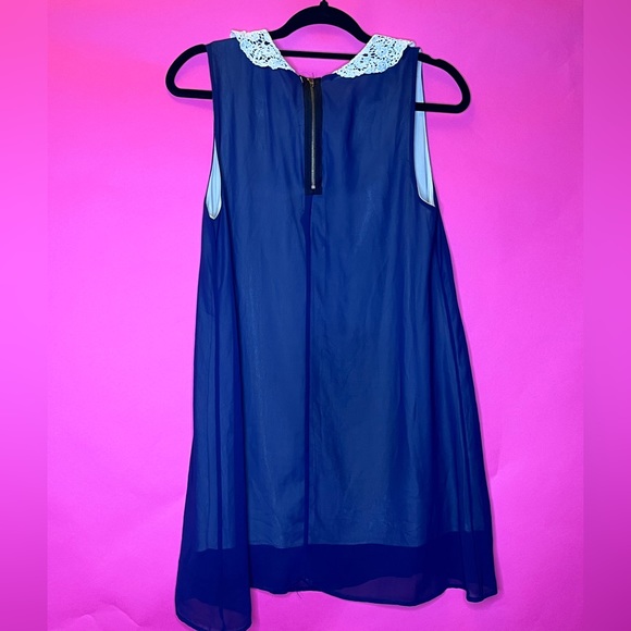 Dress with collar - Picture 4 of 4